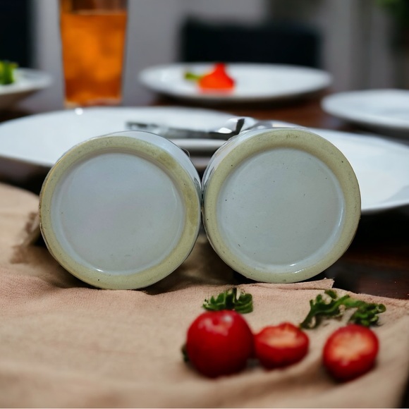 **SOLD**Vintage Brown & White Cruet Set - Picture 4 of 4